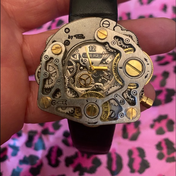 One of a Kind‼️ Wrist Gear watch - Picture 3 of 14